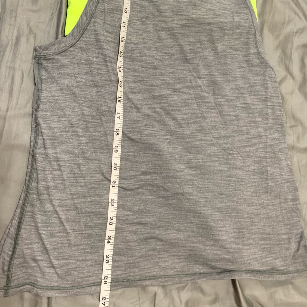 Lululemon tank - Picture 6 of 7